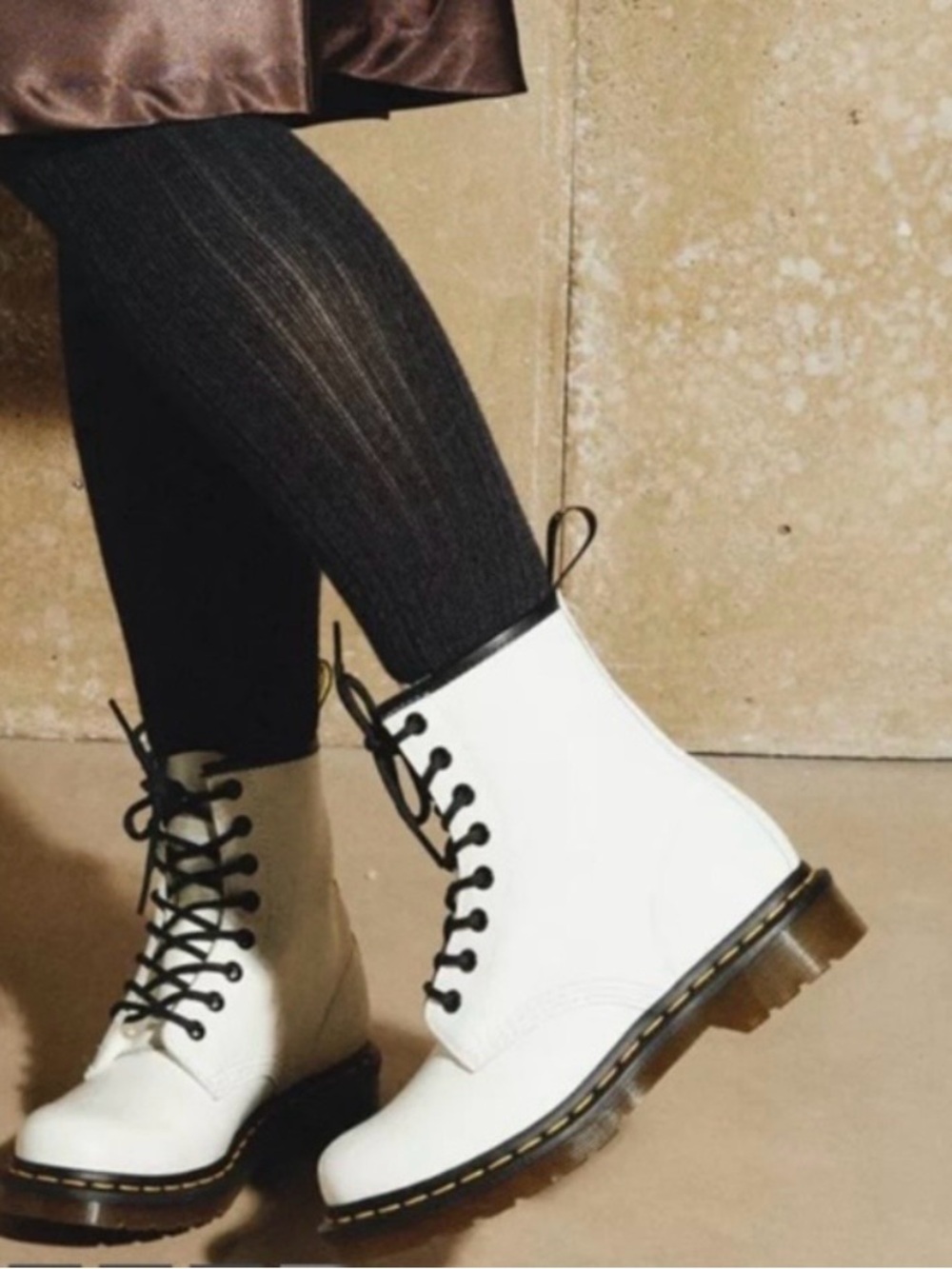 ✨ Dr. Martens 1460 Women’s White Smooth Leather Boots size 9 ✨